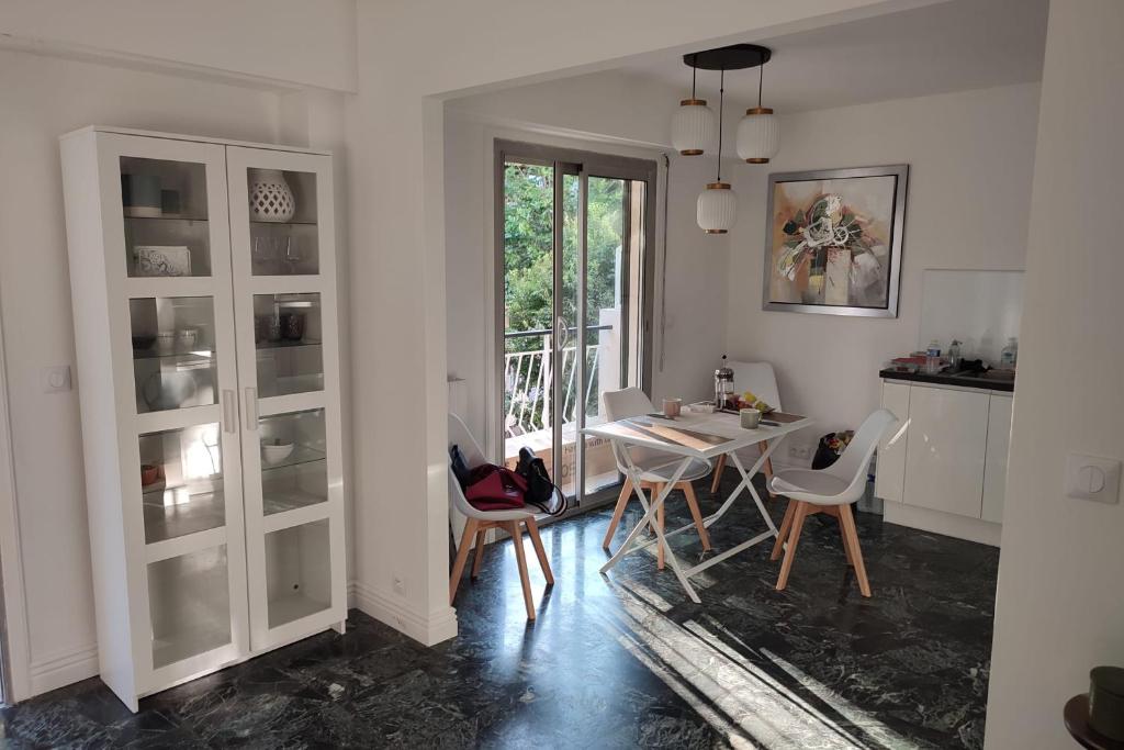 Brand new 2-bedroom apartment in Antibes with AC and sea view 6