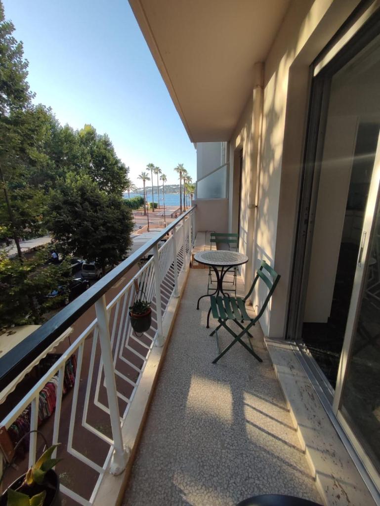 Brand new 2-bedroom apartment in Antibes with AC and sea view 1