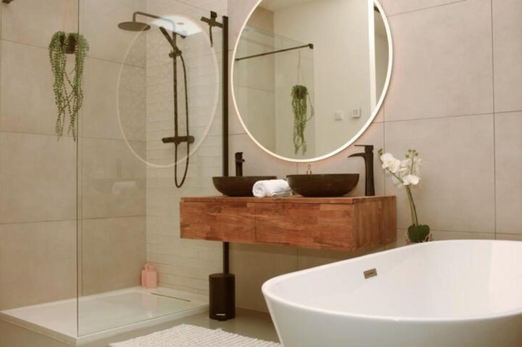 Luxury Harbour Suite With Free Parking 3