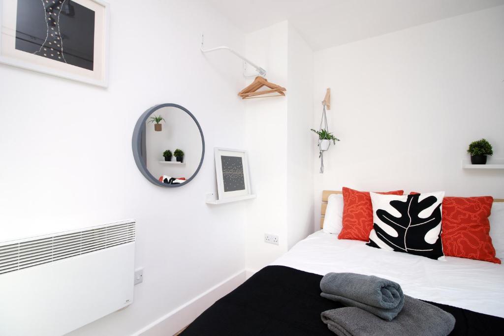 Stylish 2 Bed Flat in HEART of Cardiff City Centre 3