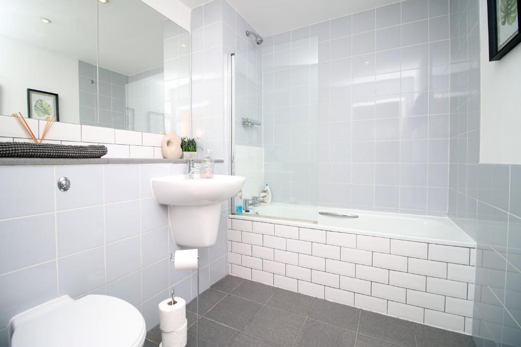 Stylish 2 Bed Flat in HEART of Cardiff City Centre 7