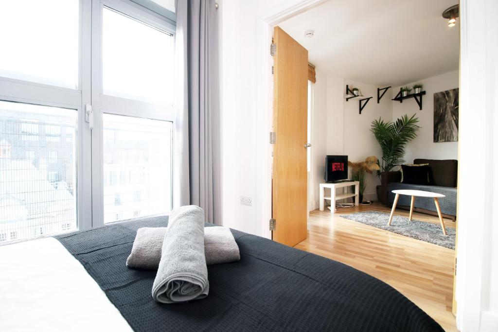 Stylish 2 Bed Flat in HEART of Cardiff City Centre 6