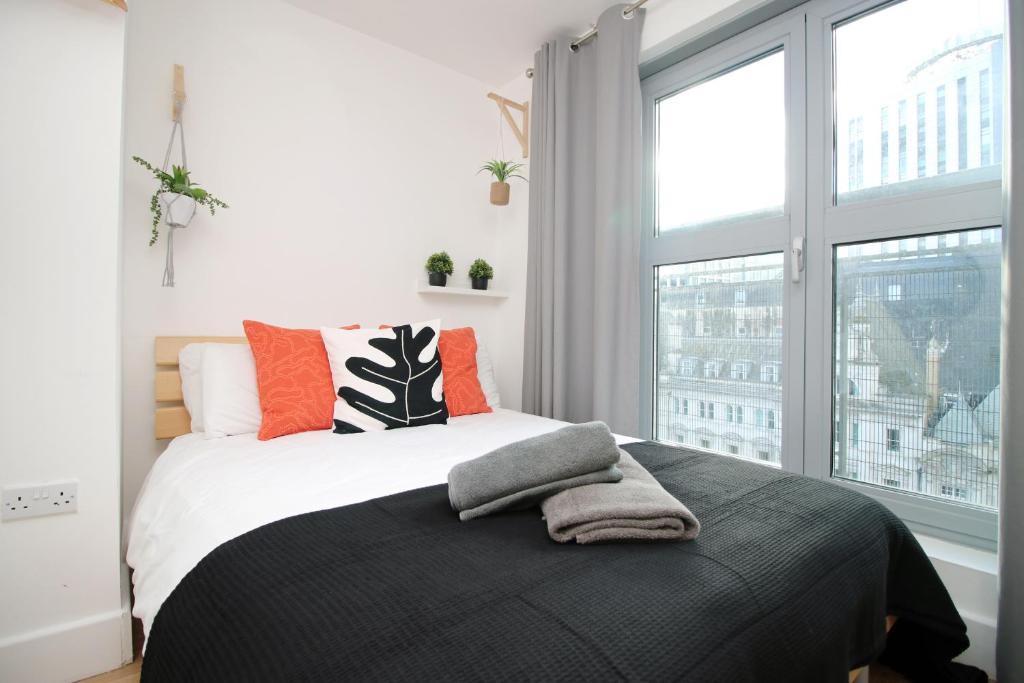 Stylish 2 Bed Flat in HEART of Cardiff City Centre 2