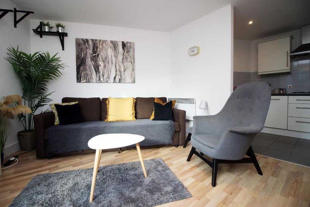 Stylish 2 Bed Flat in HEART of Cardiff City Centre 4