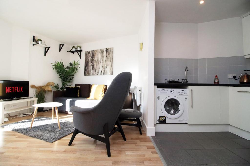 Stylish 2 Bed Flat in HEART of Cardiff City Centre 8