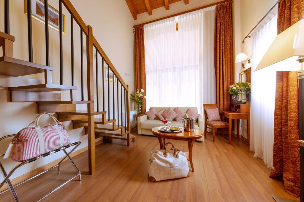 Hotel Venice Resort Airport Image