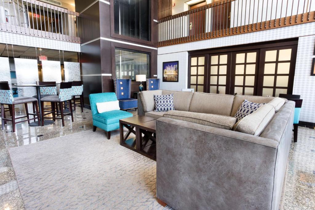 Drury Inn & Suites Kansas City Airport Image