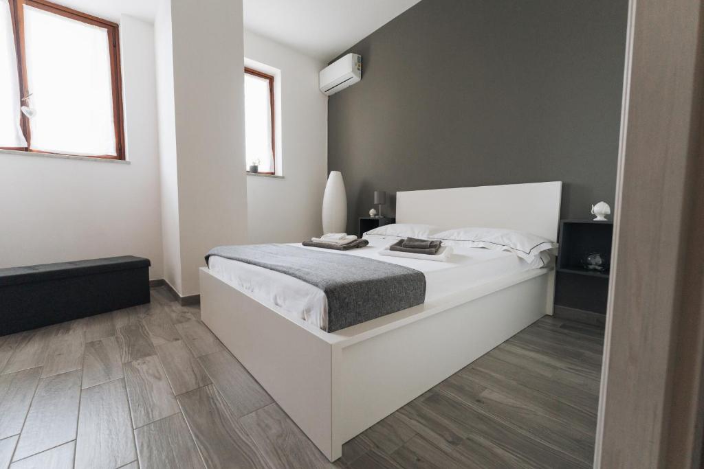 Grey's Apartment 2