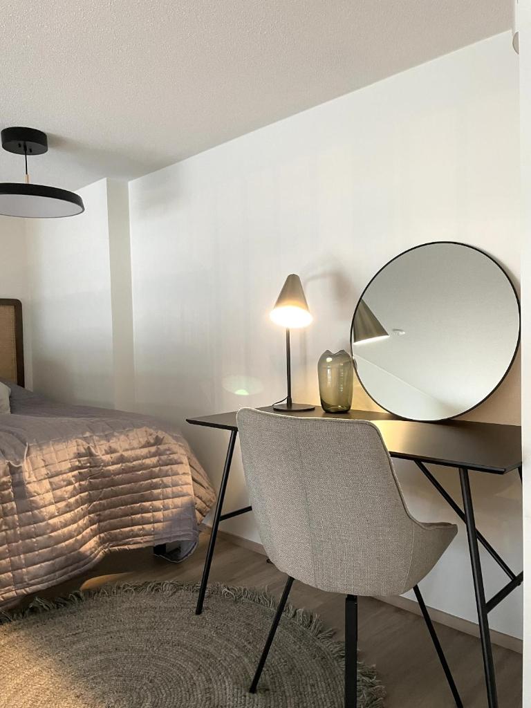 Loft apartment with lake views 7
