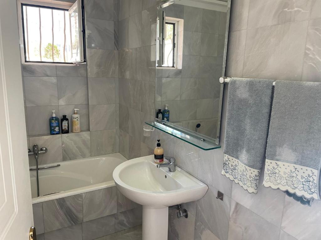 Eagles Nest Villa Athenian Riviera in Aghia Marina near Lagonisi, next to the beach close to Athens Airport 3