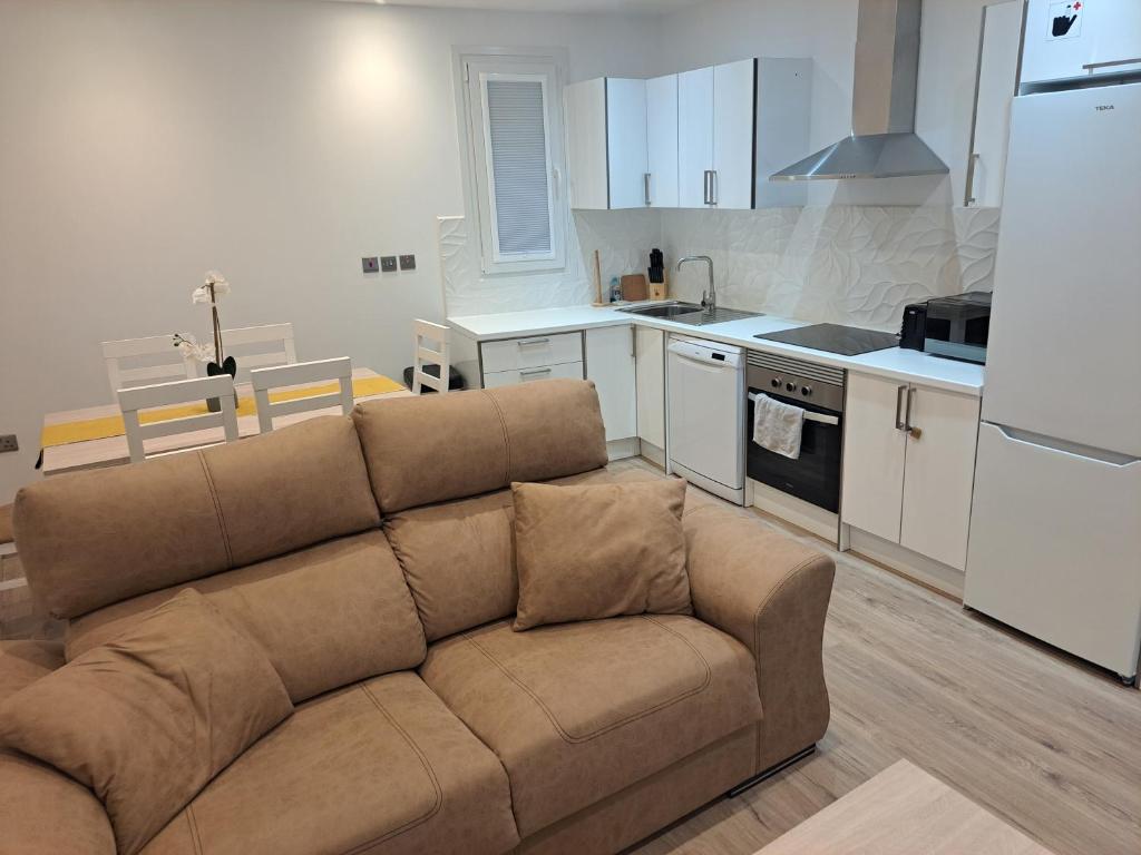 Main Street - 3 Bed Room - Family Friendly 8