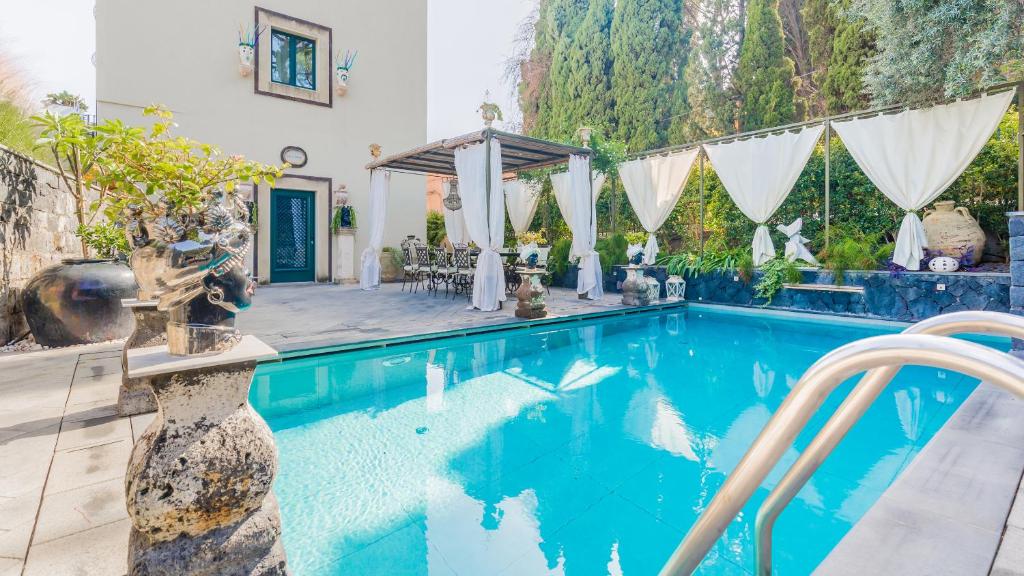 Villa Urbis Taormina, luxury villa in the heart of Taormina with swimming pool