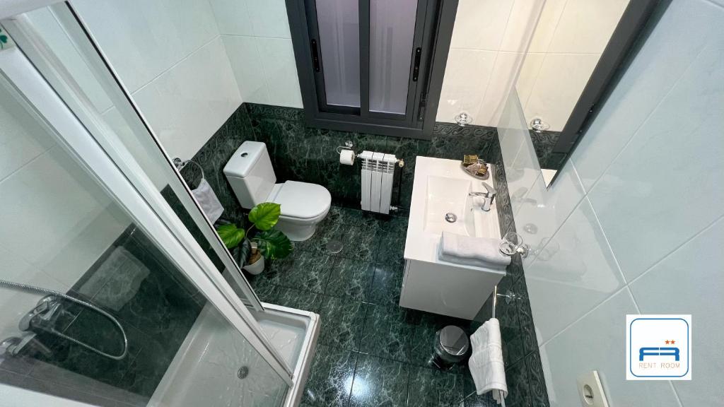 Amplia casa de 9 hab, Cabral. 8
