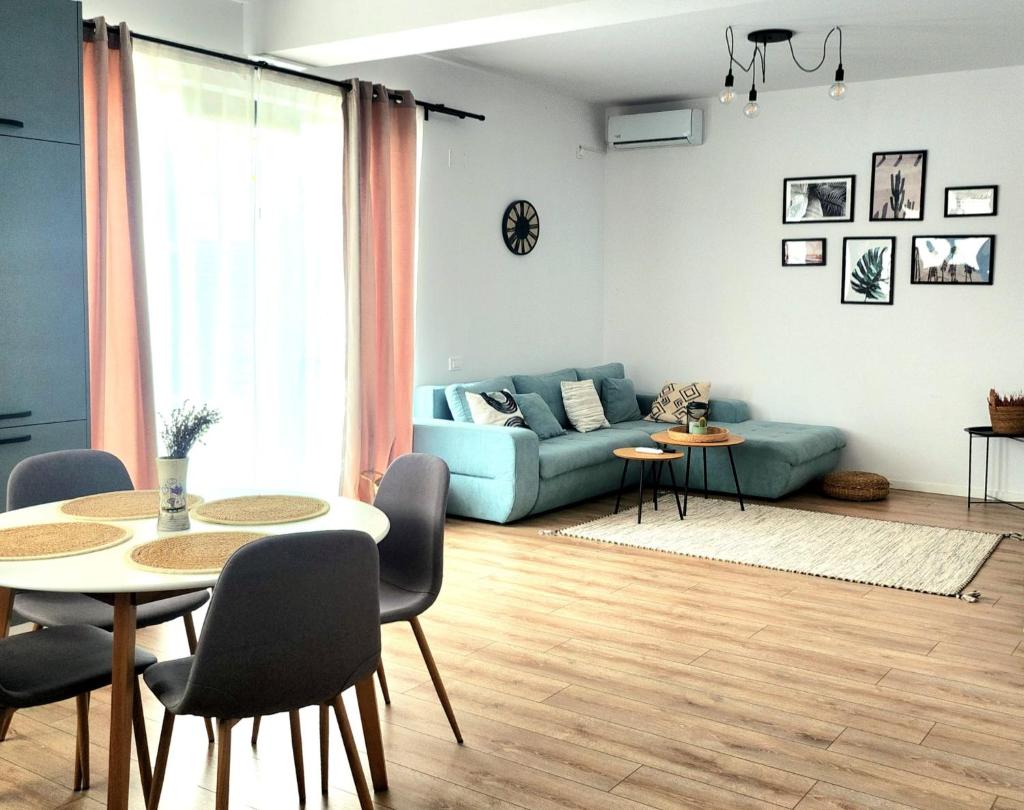 ADM Cozy Home - Entire private house&garden, close to Therme and Airport 7