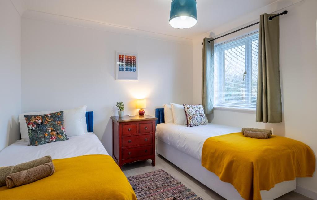 Award Winning Beautiful House in South Cambridge, 14-Min Drive to the City Centre, Free Parking, No Sofabeds, Sleeps 6 2