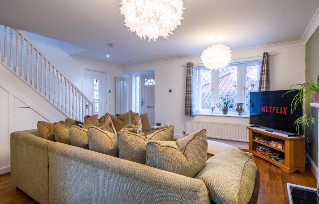 Award Winning Beautiful House in South Cambridge, 14-Min Drive to the City Centre, Free Parking, No Sofabeds, Sleeps 6 5