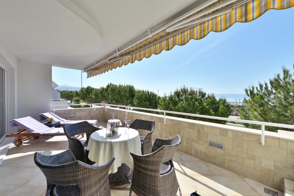 Luxury Seaside Apartment 5