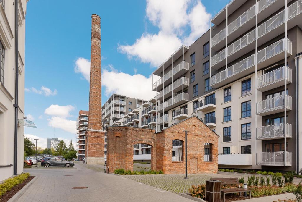 Modern Elegance Apartments with Parking & AC, next to Manufaktura by Renters Prestige 6