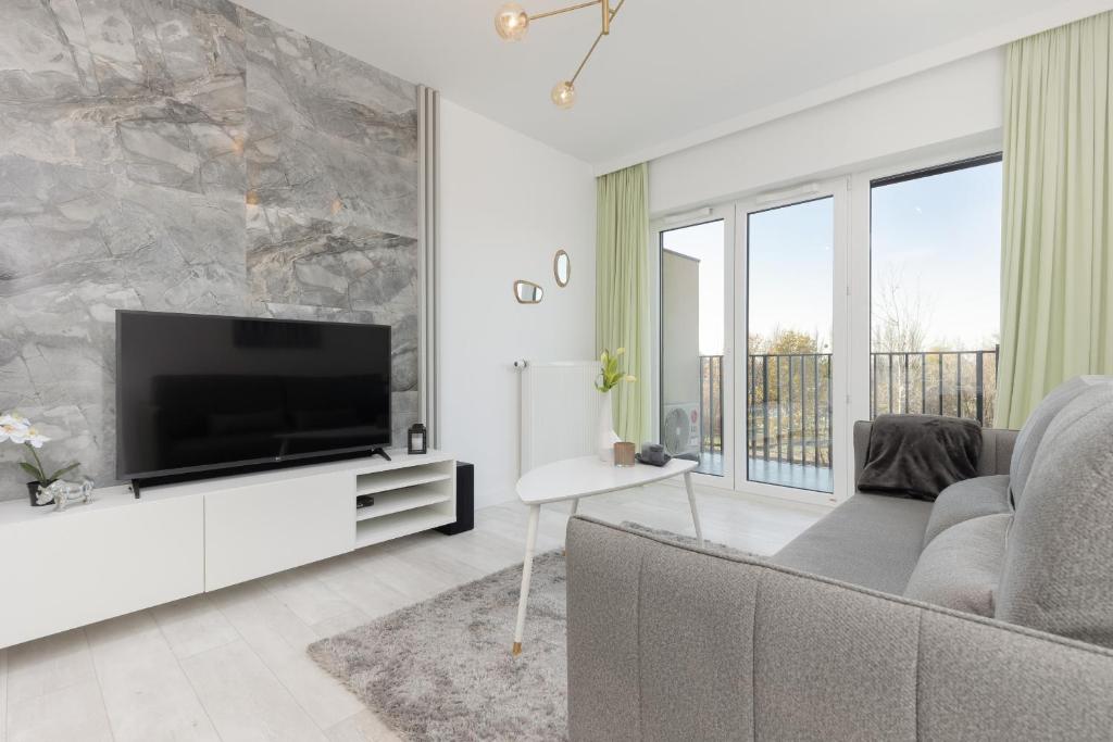 Modern Elegance Apartments with Parking & AC, next to Manufaktura by Renters Prestige 7
