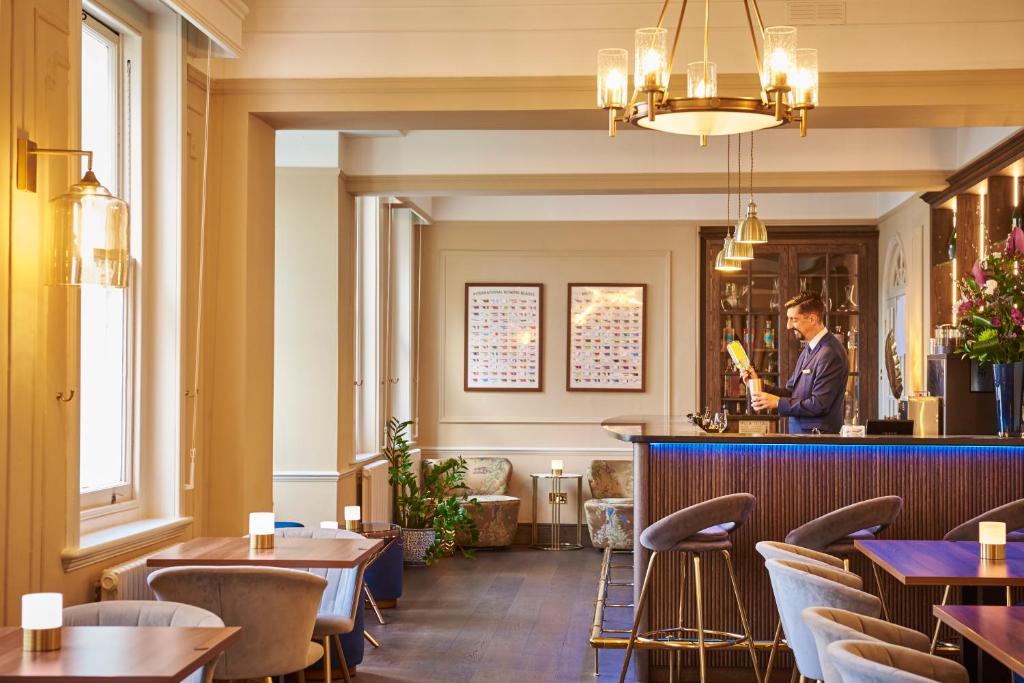 Phyllis Court Members Club Image
