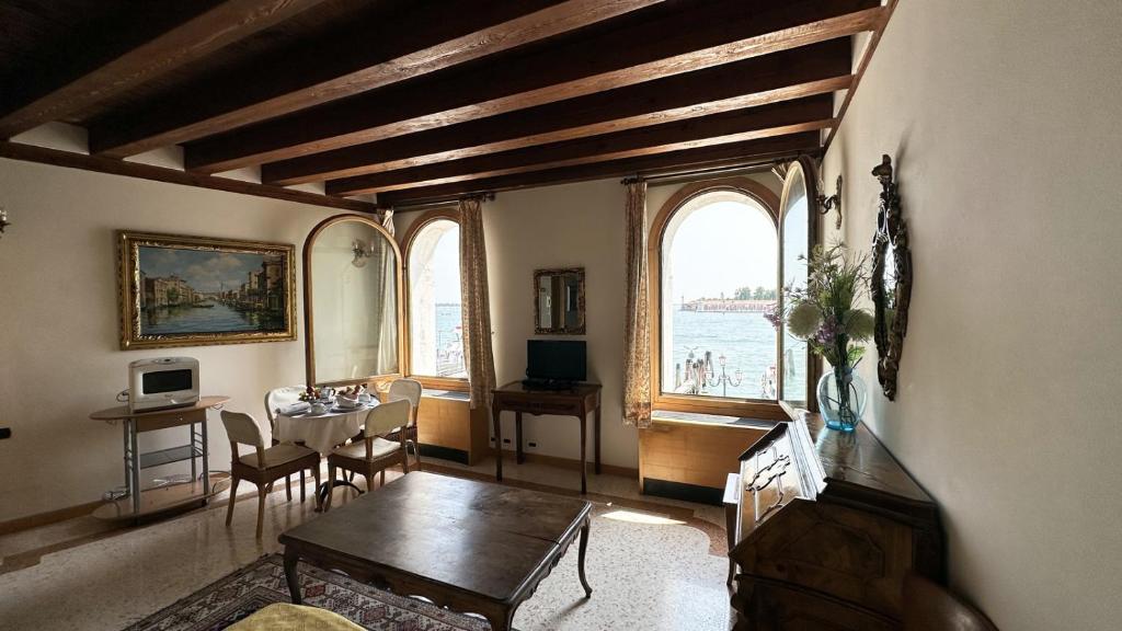 San Simeon Apartments 5