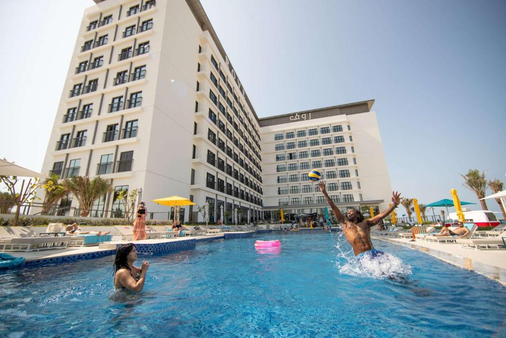 Rove La Mer Beach, Jumeirah Image