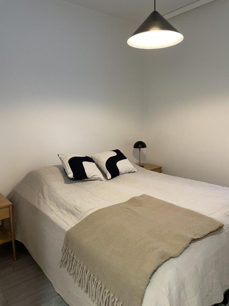 Valoisa kaksio järvinäköaloin 2