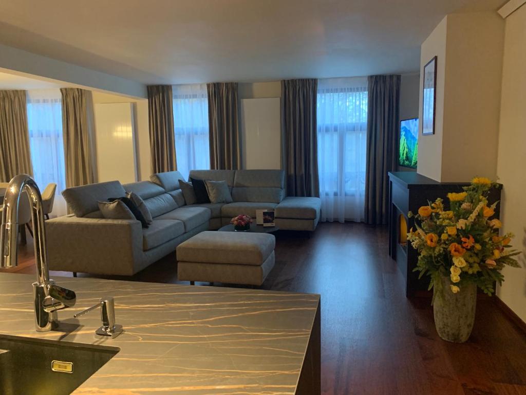 Botanique Suites AirBnB, Antwerp 2