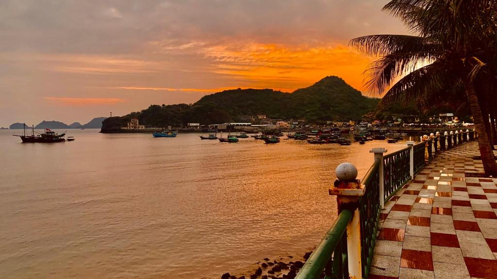 Aroma Cat Ba Sea View Hotel