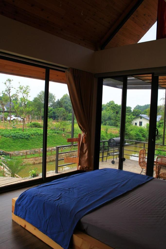 Anna Little Garden - Fish House