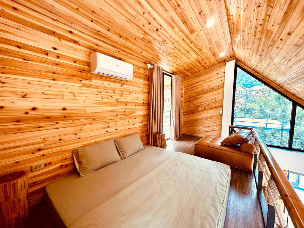 Anna Little Garden - Fish House