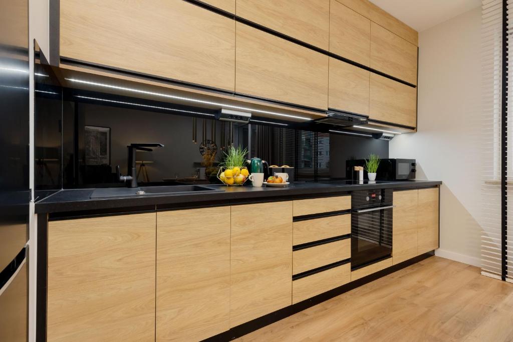 Spacious Apartment in Warsaw with Balcony and Parking by Noclegi Renters 8