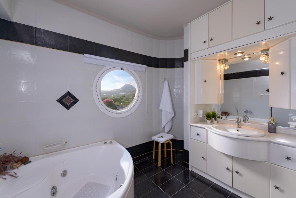 Villa Greenera ,By IdealStay Experience 3