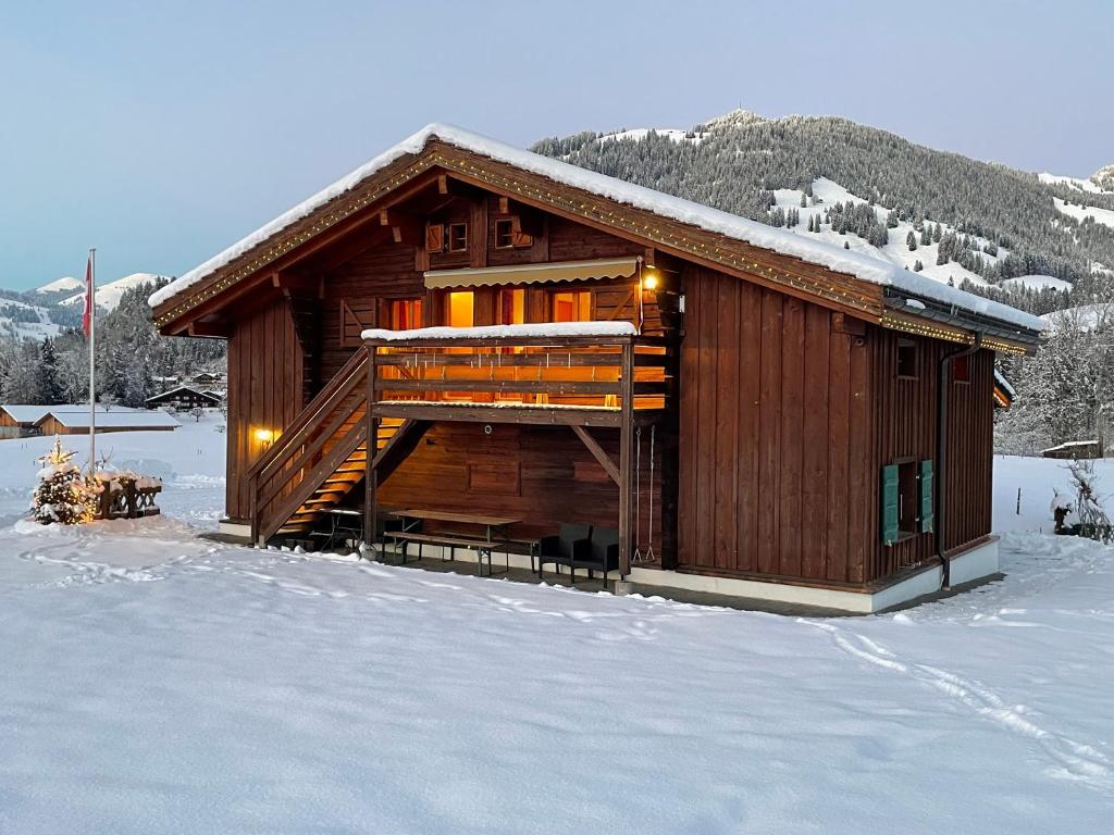 Alpenchalet Weidhaus Gstaad - Dachwohnung - Studio - Stockbettzimmer
