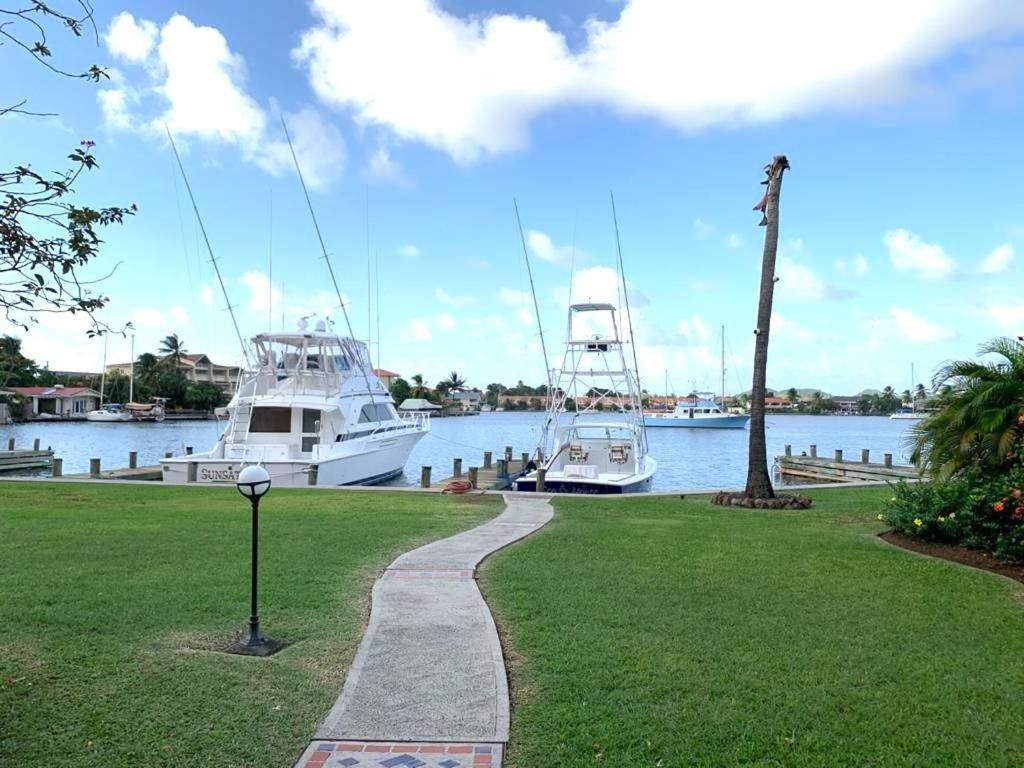 Bay View #7 is a 2-bed, 3,5-bath waterfront townhouse in a gated community, townhouse