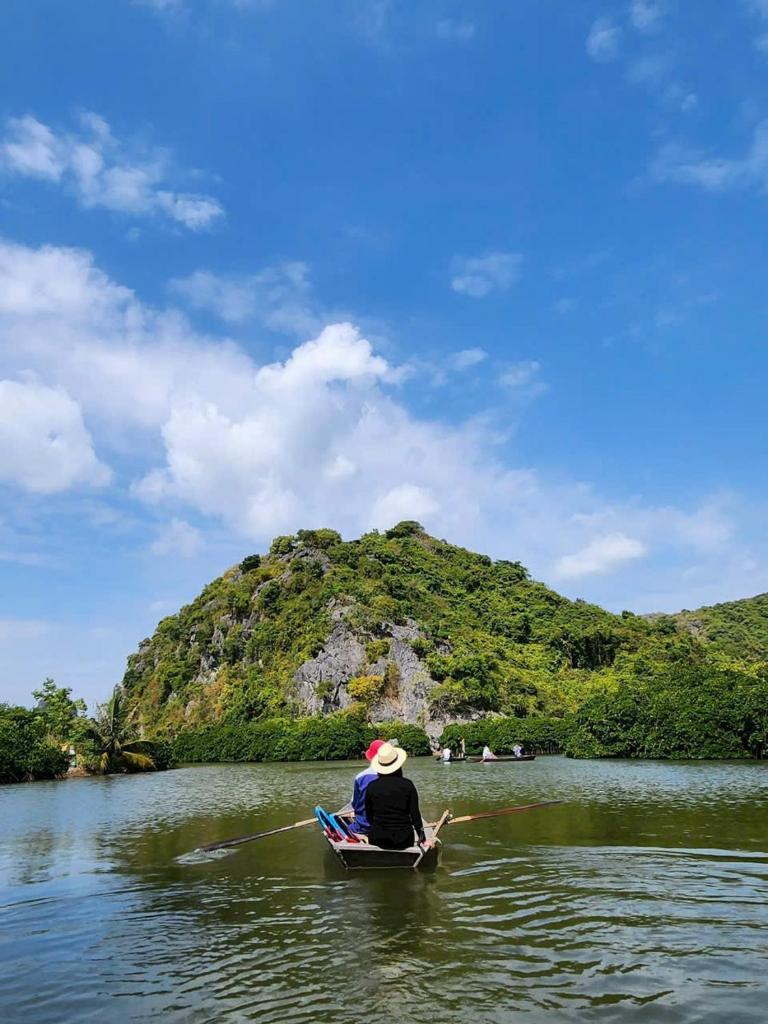 Aroma Cat Ba Sea View Hotel