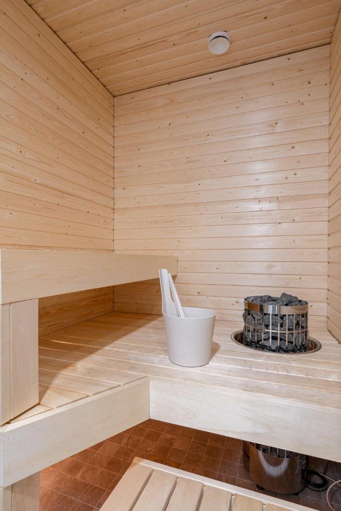 New 2BR with Balcony, Sauna & Great Location 5
