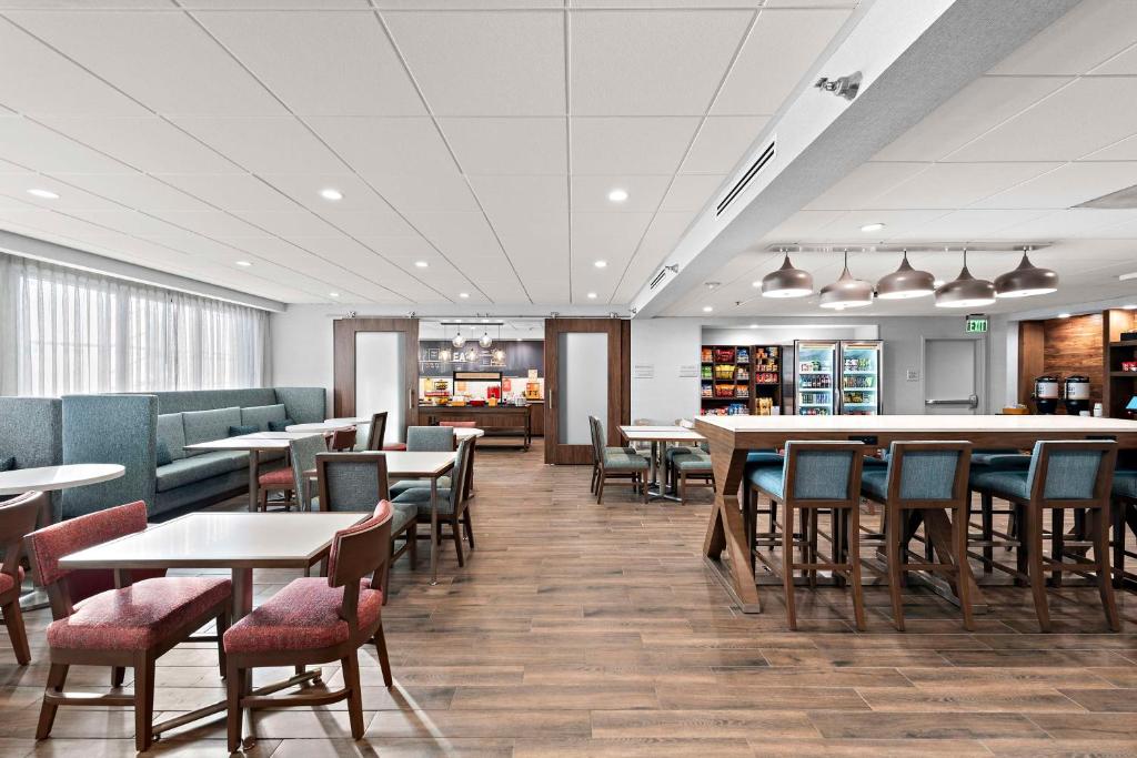 Hampton Inn Los Angeles Airport Image