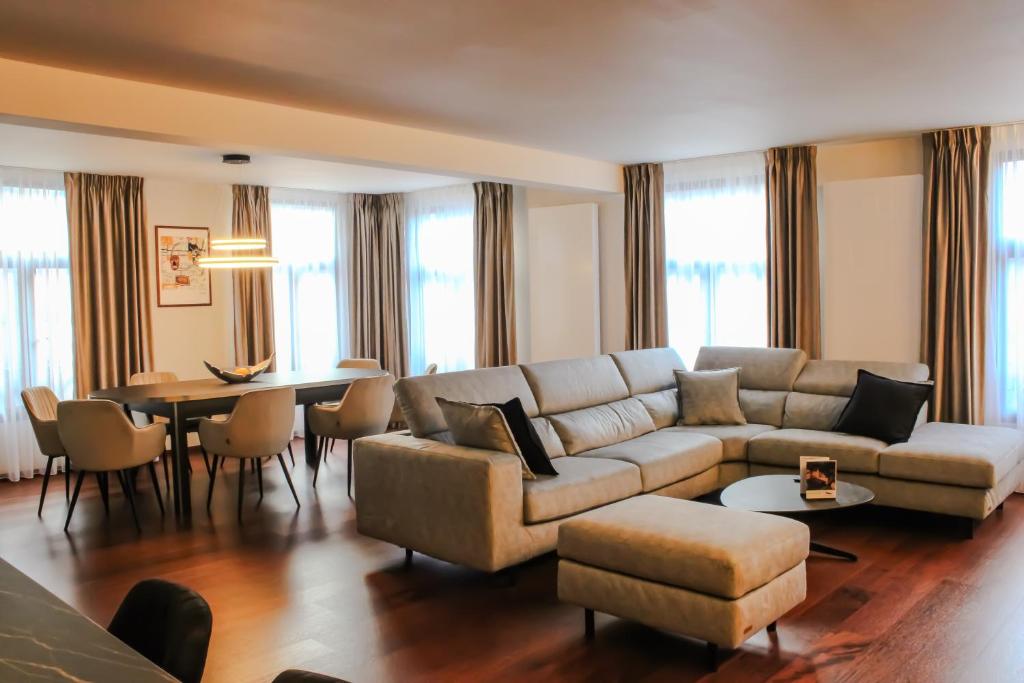 Botanique Suites AirBnB, Antwerp 1