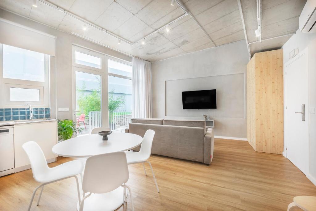 Lisbon Oriente Apartments by Olala Homes 3