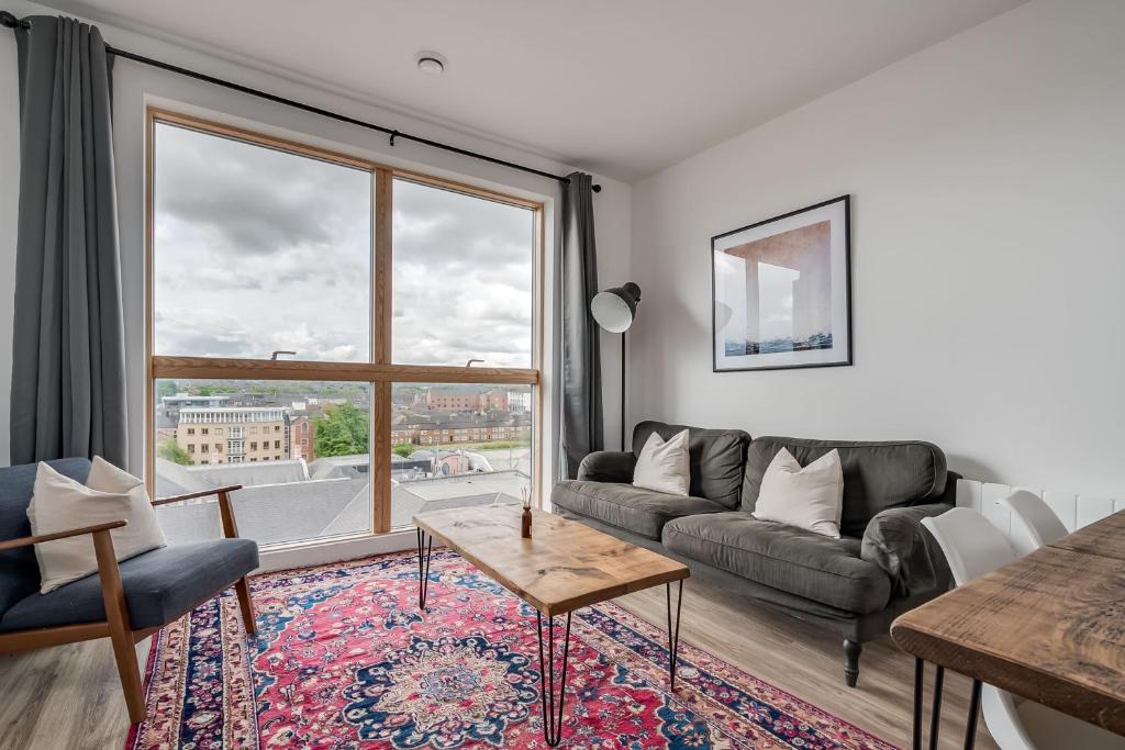 Premium Corporate & Family-Friendly Apartment in Belfast 6