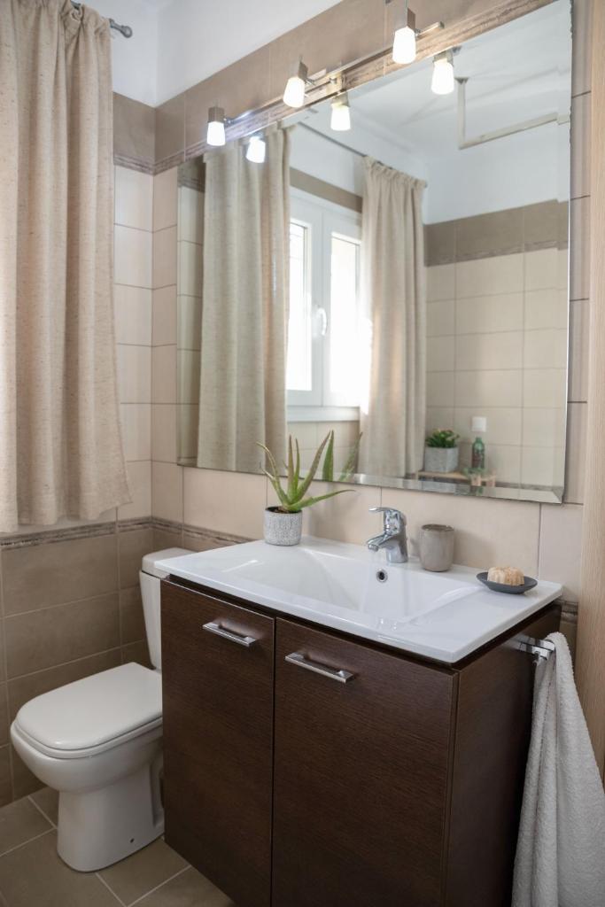 Solari Hill Maisonette two private parking 8