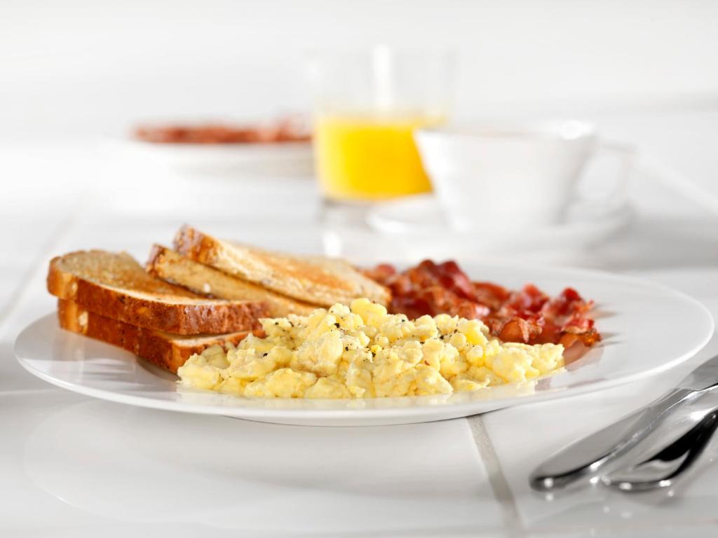 Courtyard by Marriott Boston Cambridge Image