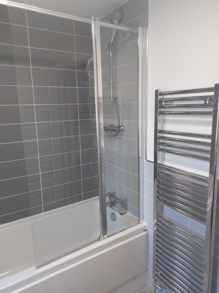 Beautiful 4-Bedroom House with Private Garden & Parking 8