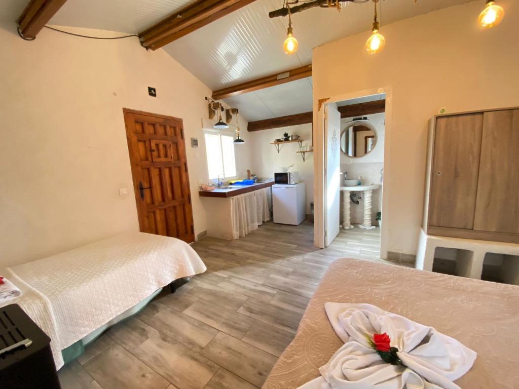 Cabañas Rústicas dentro de la Finca El Castillo 7