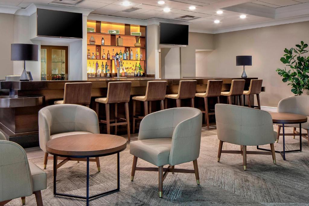 Sheraton Suites Market Center Dallas Image