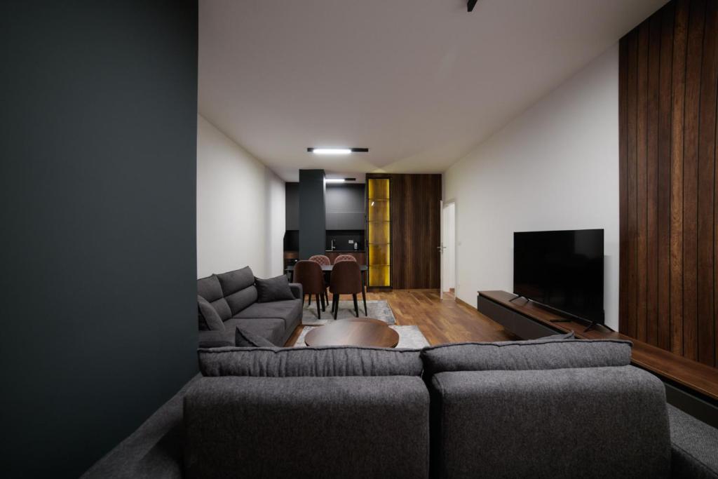 Emery Apartments 6