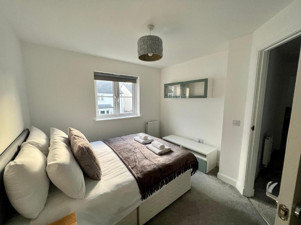 Beautiful 4-Bedroom House with Private Garden & Parking 7