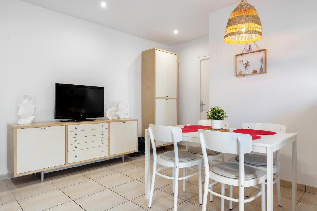 Hauzify I Apartament Llevant 8