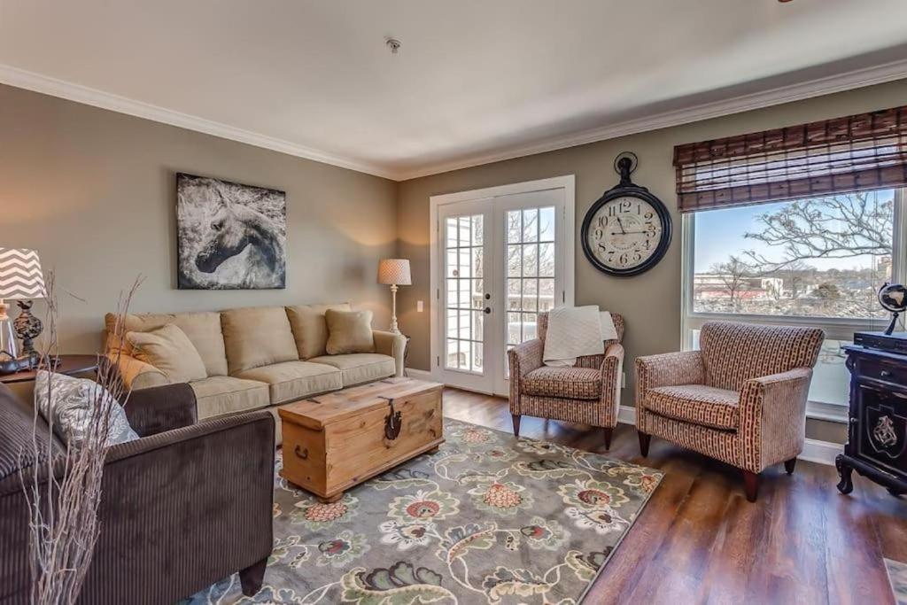 Nashville Downtown Condo -788 Image